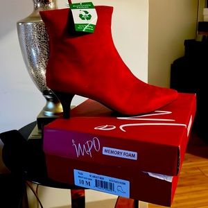 Red memory foam bootie never worn